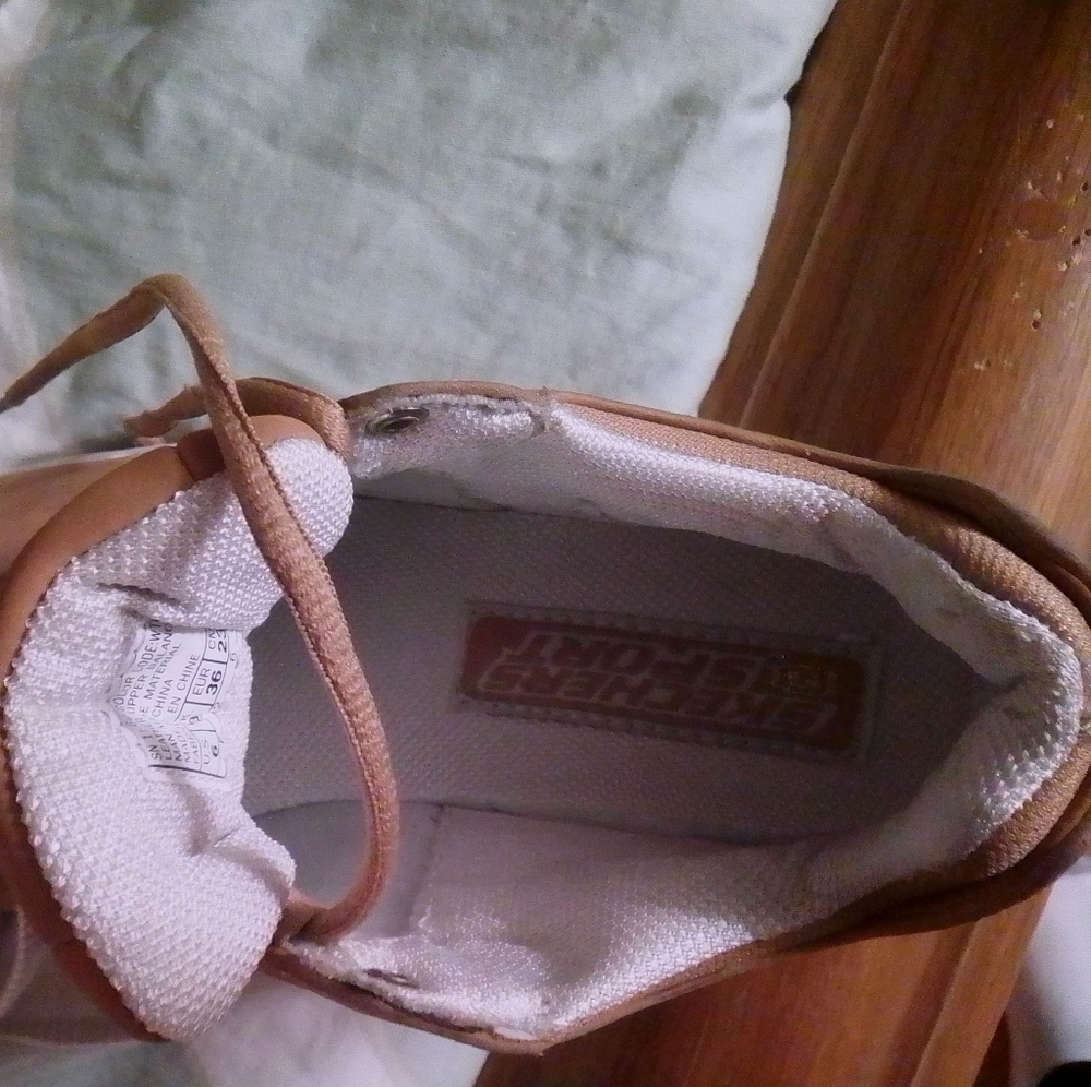 Skechers sport sneakers tan with extra white laces - Picture 5 of 6